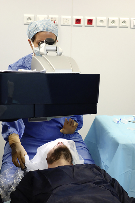 Chirurgie réfractive laser au bloc opératoire ISO 7 — Clinique de la vue Lyon