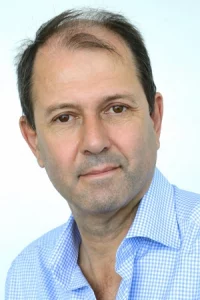 Portrait du Dr Christophe Ehret, chirurgien ophtalmologue spécialisé en chirurgie réfractive, cataracte et chirurgie oculaire à la Clinique de la vue Roanne
