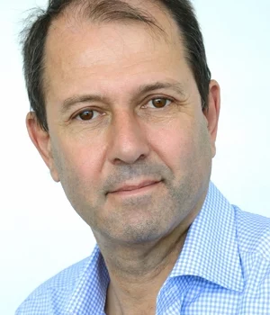 Portrait du Dr Christophe Ehret, chirurgien ophtalmologue spécialisé en chirurgie réfractive, cataracte et chirurgie oculaire à la Clinique de la vue Roanne