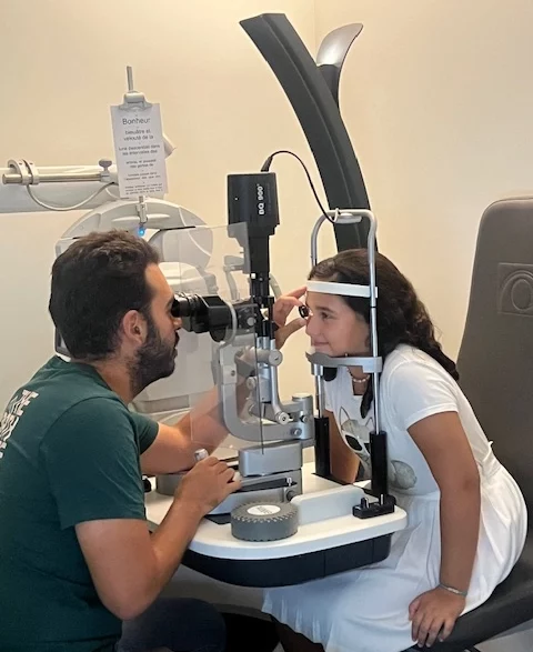 Consultation ophtalmologique pédiatrique avec un ophtalmologiste spécialisé à la Clinique de la vue Lyon, Roanne et Givors