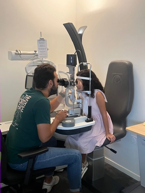 Consultation d’ophtalmologie pédiatrique à la Clinique de la vue Givors