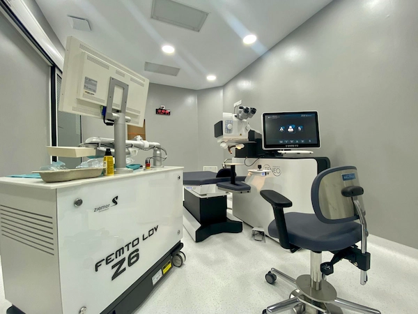 Bloc opératoire laser FEMTO LDV Z6 et TENEO à la Clinique de la Vue Lyon
