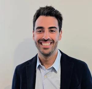 Portrait du Dr Maxime Nhari, ophtalmologue spécialisé en chirurgie réfractive, cataracte et rétine à la Clinique de la vue Lyon et Givors