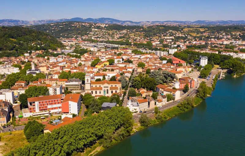 Vue aérienne de Givors où se situe la Clinique de la vue Givors spécialisée en ophtalmologie
