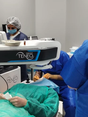 Intervention de chirurgie réfractive au laser TENEO Technolas 317 à la Clinique de la Vue Lyon