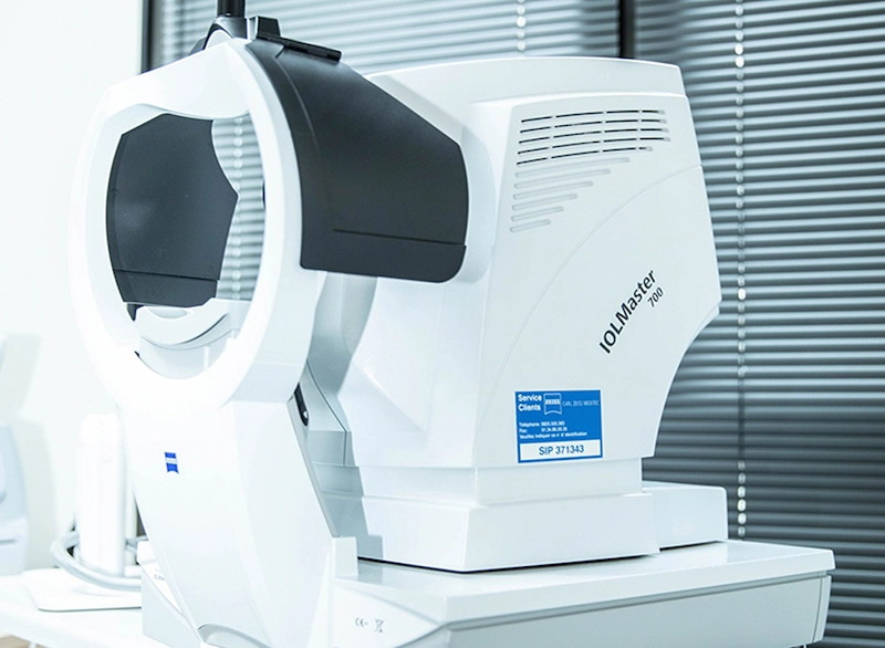 IOL Master 700 ZEISS utilisé pour les mesures biométriques avant chirurgie de la cataracte à Lyon