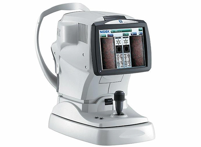 Microscope spéculaire NIDEK utilisé pour l’analyse de la cornée avant chirurgie ophtalmologique