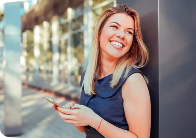 accueil-ophtalyon-femme-souriante chirurgie réfractive Lyon Clinique de la vue