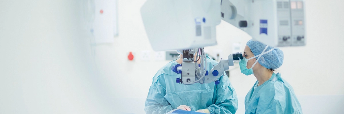 Bloc opératoire ophtalmologique de la clinique de la vue Roanne, spécialisé en chirurgie de la cataracte, chirurgie de la rétine et chirurgie ambulatoire