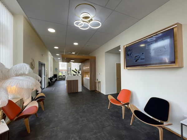 Salle d'attente de la Clinique de la vue Lyon, spécialisée en chirurgie réfractive