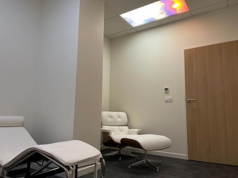 Salle de repos et de préparation des patients avant chirurgie réfractive à la Clinique de la vue Lyon