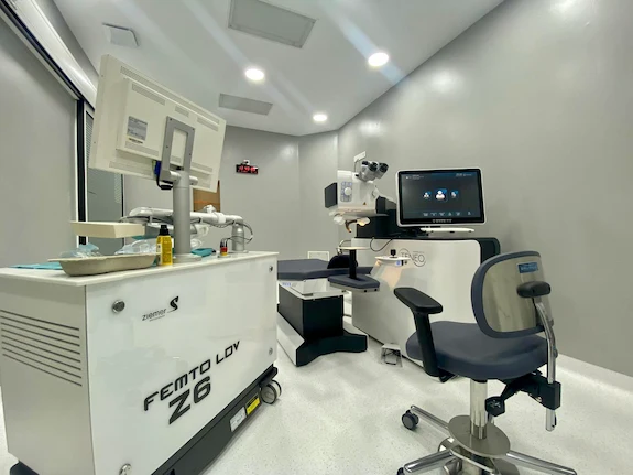 Plateforme chirurgie réfractive au bloc opératoire de la Clinique de la vue Lyon