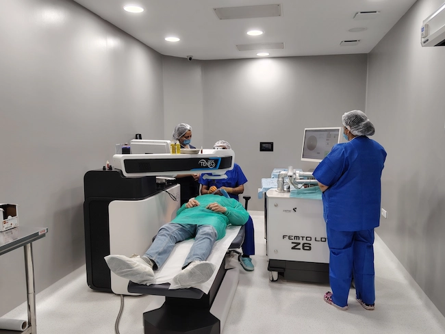 operation-myopie-clinique-de-la-vue-lyon-TENEO-FEMTO-Z6 Opération myopie Lyon : chirurgie réfractive à la Clinique de la vue Lyon